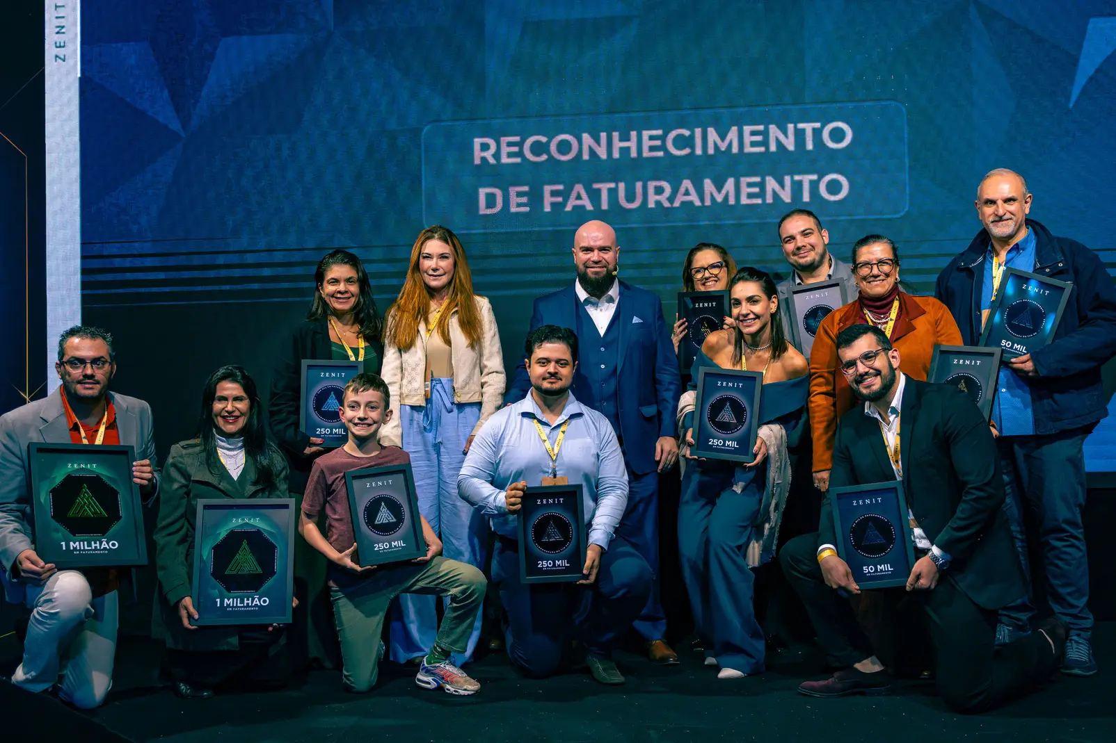 Reconhecimento de médicos no palco do ZENIT Experience