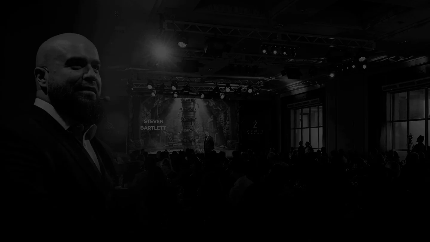 Dr. Felipe Hurtado no Zenit Experience, com a plateia e o palco ao fundo